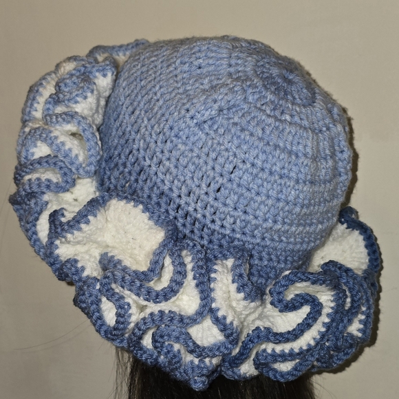 Crochet ruffle hat - Picture 4 of 5